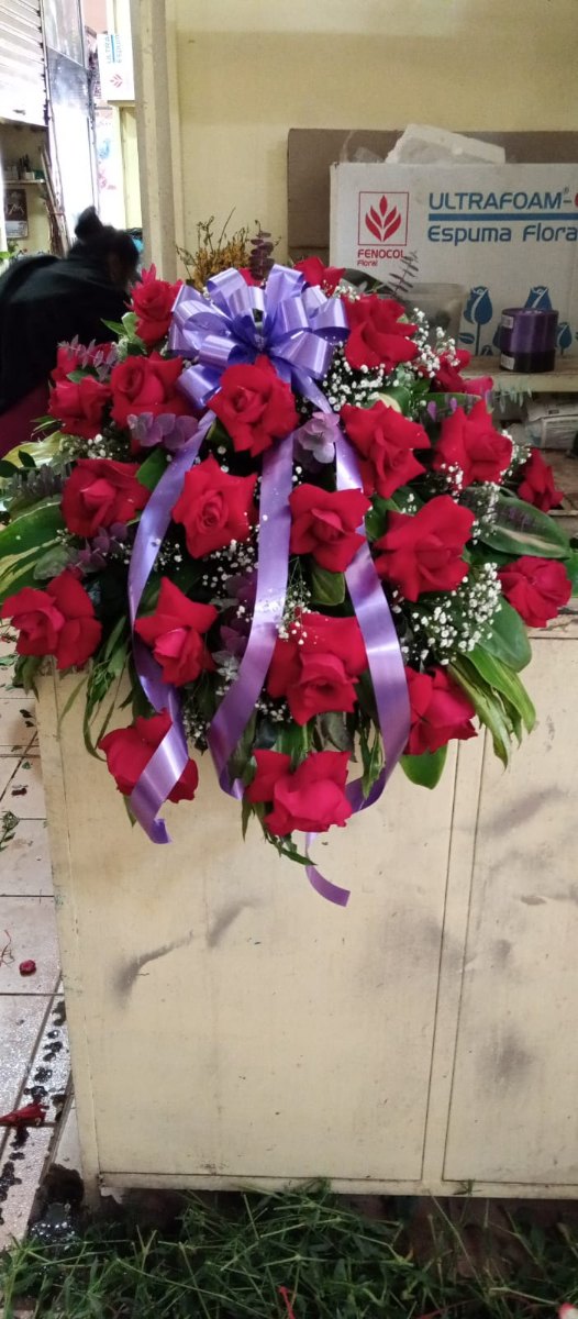 Arreglo floral en pirámide